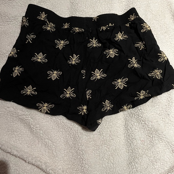 Black Forever 21 Bee shorts - Picture 3 of 3